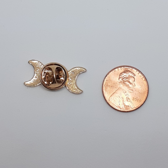 Triple moon pentacle enamel pin - Picture 2 of 2